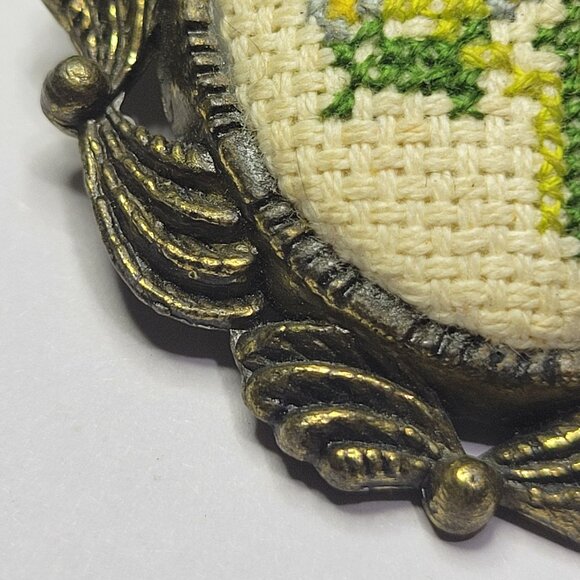 Cross Stitch Floral Vintage Brooch Pendant Signed the Creative Circle Flower - Picture 4 of 5